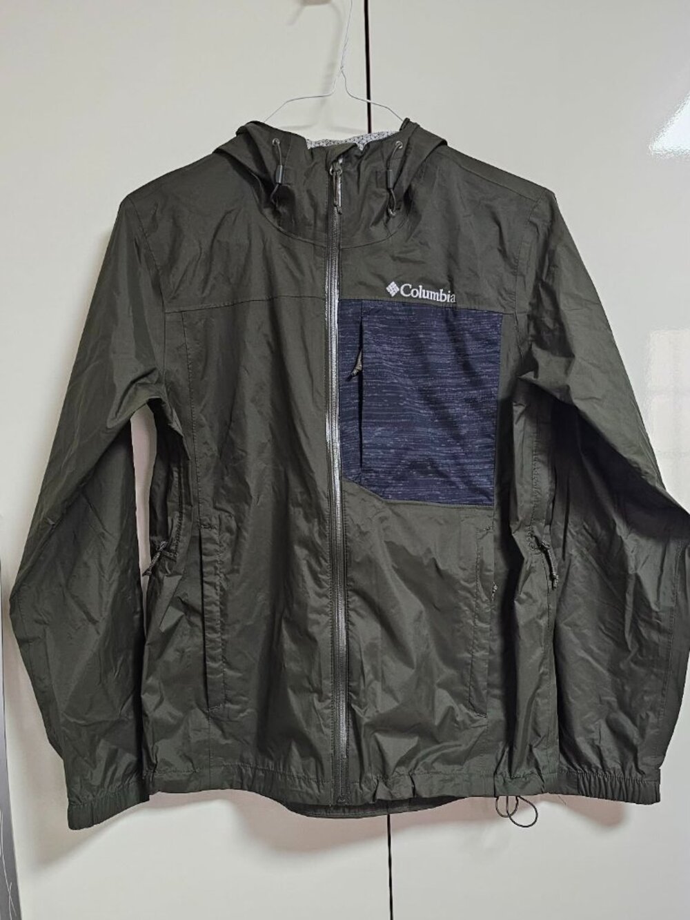 Columbia Men’s Green Omni-tech Waterproof Hooded Rain Jacket Size S